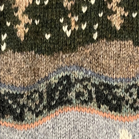 Icelandic Design Sweater - Picture 3 of 11